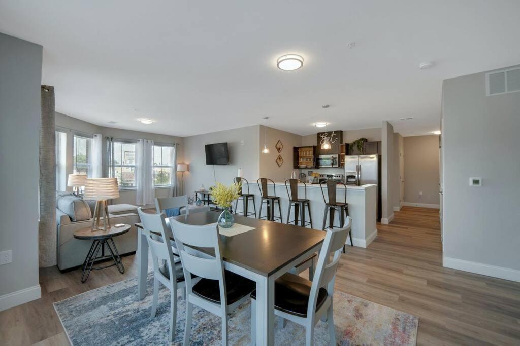 Beautiful 2Br Apt/Ewr Airport/King /Free Parking Newark Exterior foto