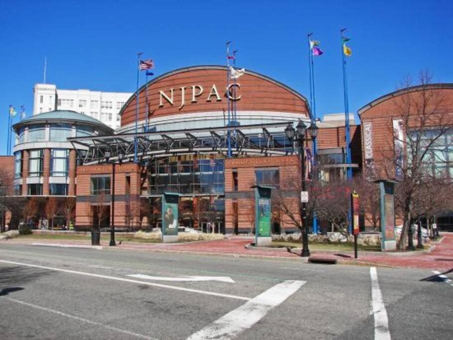 Beautiful 2Br Apt/Ewr Airport/King /Free Parking Newark Exterior foto