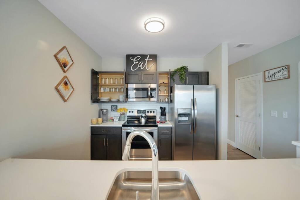 Beautiful 2Br Apt/Ewr Airport/King /Free Parking Newark Exterior foto