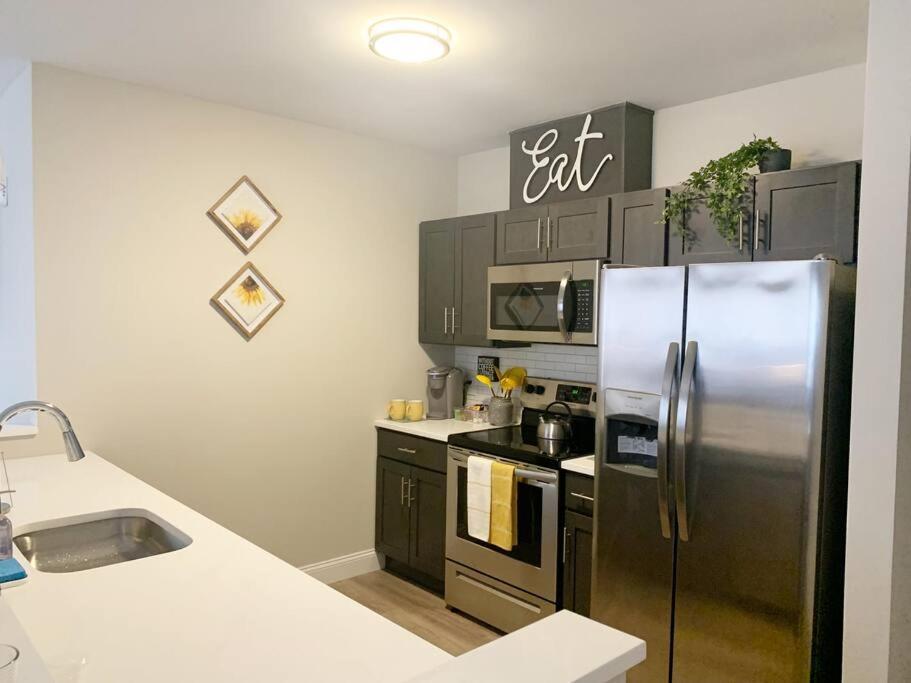 Beautiful 2Br Apt/Ewr Airport/King /Free Parking Newark Exterior foto