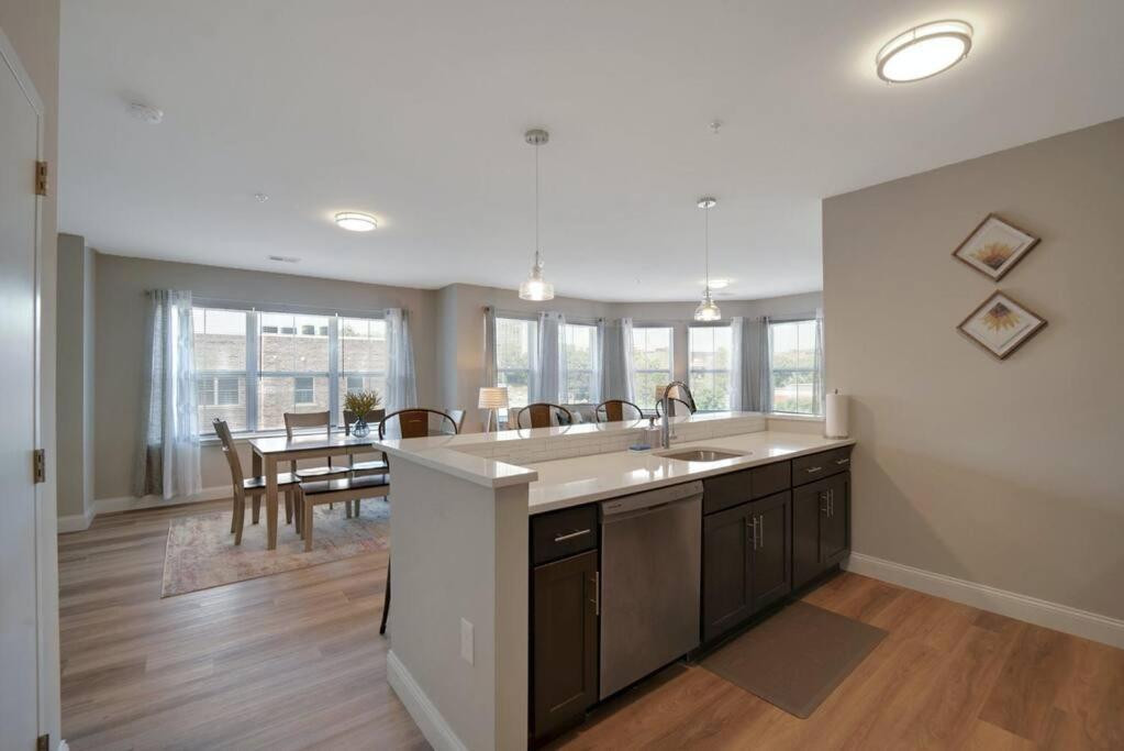 Beautiful 2Br Apt/Ewr Airport/King /Free Parking Newark Exterior foto